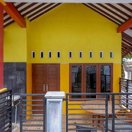 Albergue Koolkost Syariah Near Malioboro Area Yogyakarta Exterior foto