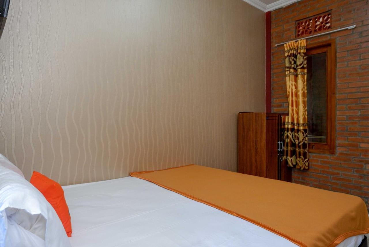 Albergue Koolkost Syariah Near Malioboro Area Yogyakarta Exterior foto