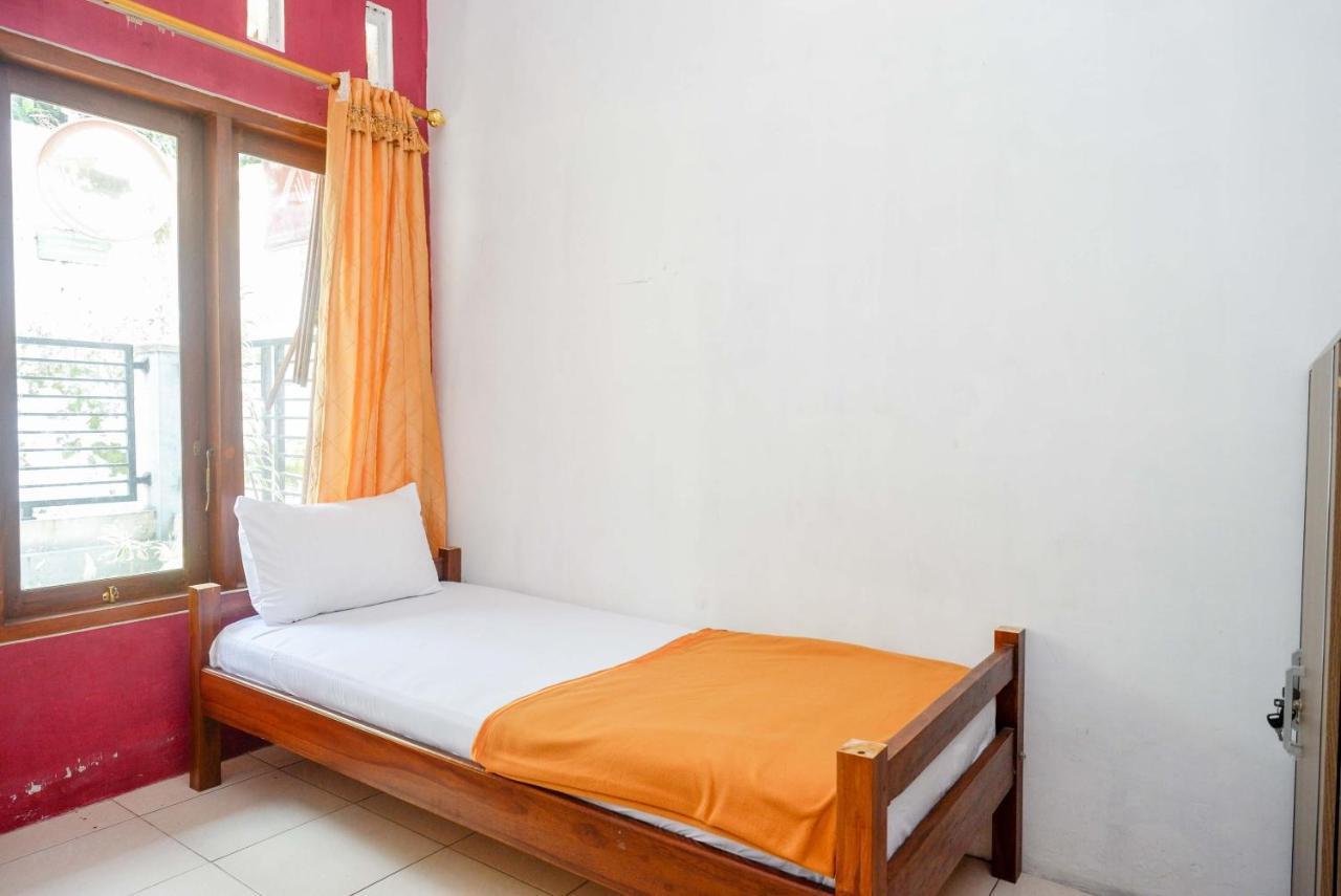 Albergue Koolkost Syariah Near Malioboro Area Yogyakarta Exterior foto