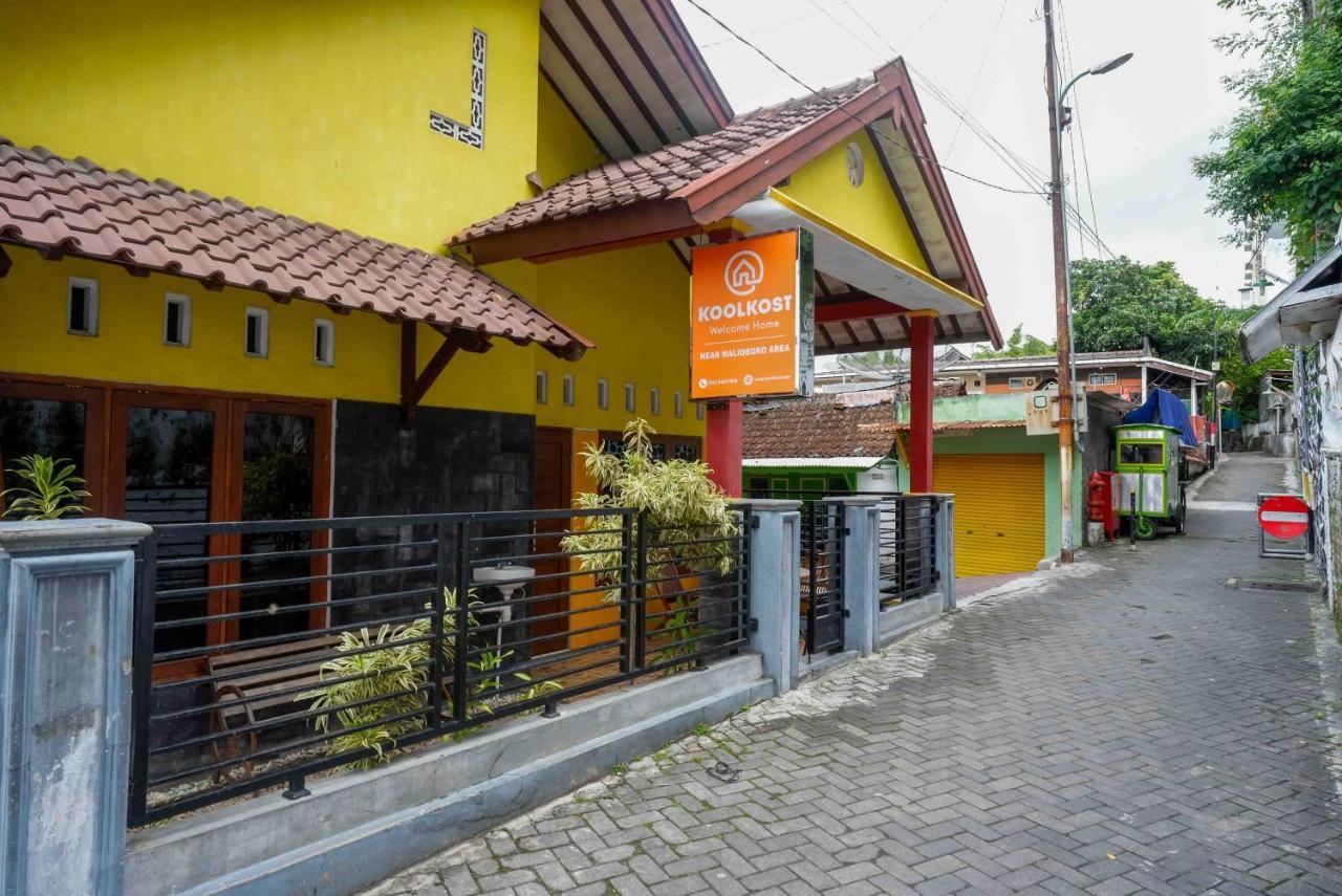 Albergue Koolkost Syariah Near Malioboro Area Yogyakarta Exterior foto