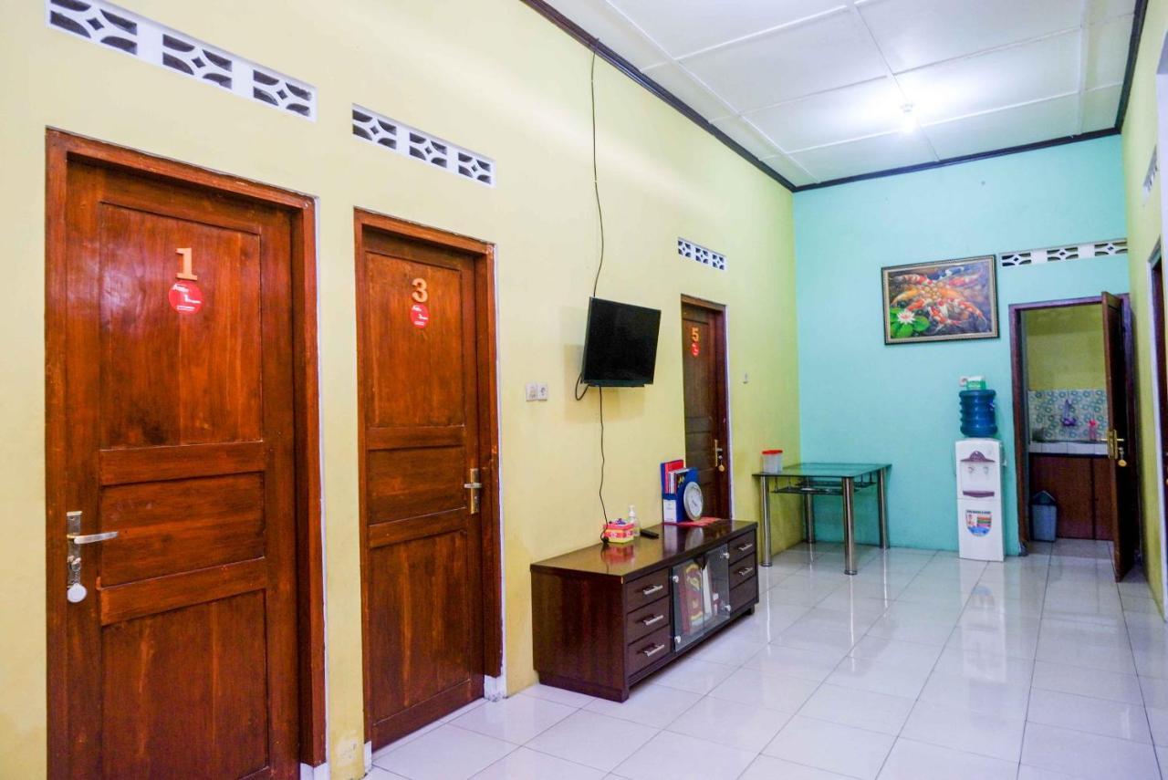 Albergue Koolkost Syariah Near Malioboro Area Yogyakarta Exterior foto