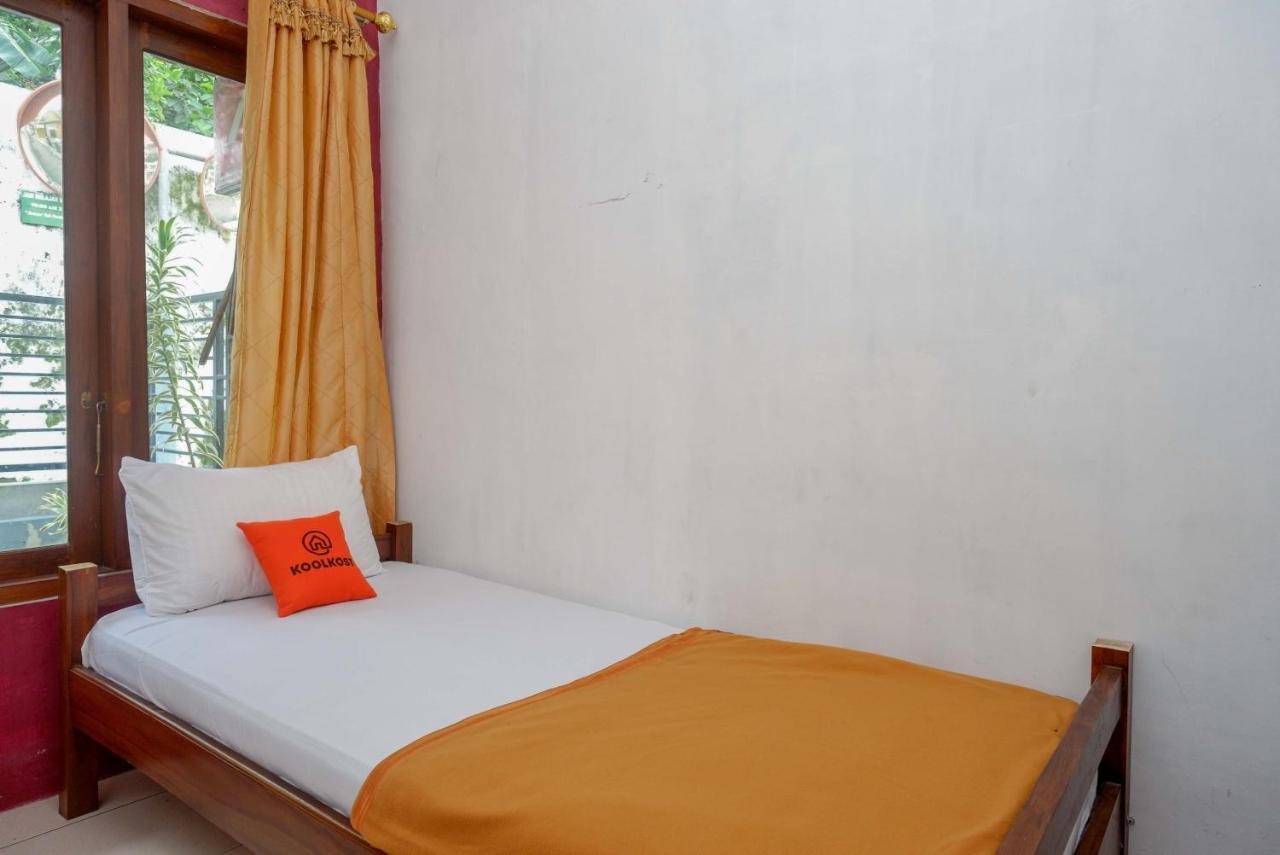Albergue Koolkost Syariah Near Malioboro Area Yogyakarta Exterior foto